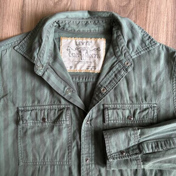 Vintage Levi's Button Down Shirt Men's Size S Striped Cotton Green Pearl Snap - Picture 1 of 4